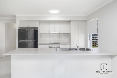 Property photo of 31 Starcke Trail Smithfield QLD 4878