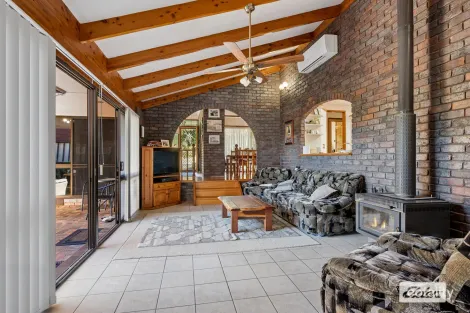 Property photo of 2 Avil Court Gatton QLD 4343