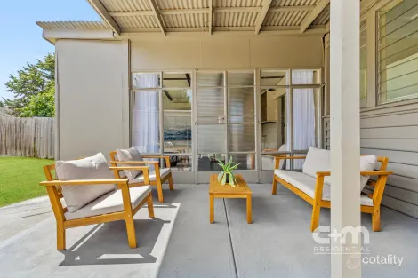 Property photo of 2 Anselm Grove Glenroy VIC 3046