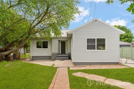 Property photo of 8 Hansard Place West Bathurst NSW 2795
