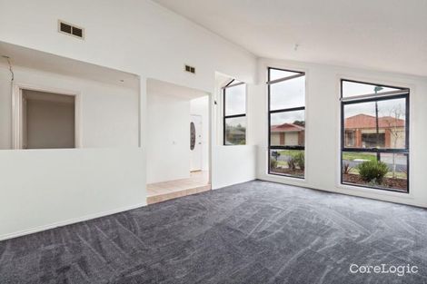 Property photo of 8 Seaeagle Avenue Point Cook VIC 3030