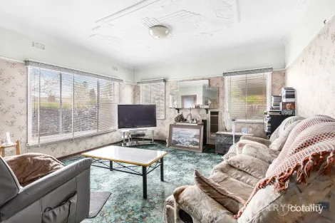 Property photo of 15 Glasgow Avenue Reservoir VIC 3073