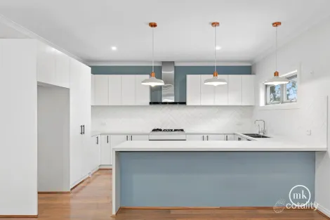 Property photo of 1/122 St Helena Road Briar Hill VIC 3088