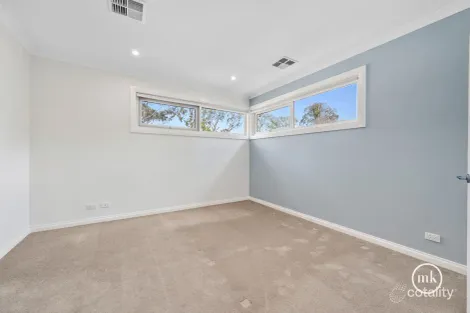 Property photo of 1/122 St Helena Road Briar Hill VIC 3088