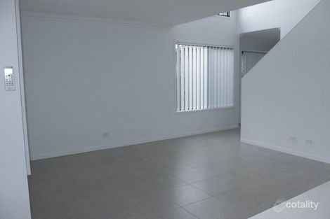 Property photo of 12 Pine Place Upper Kedron QLD 4055