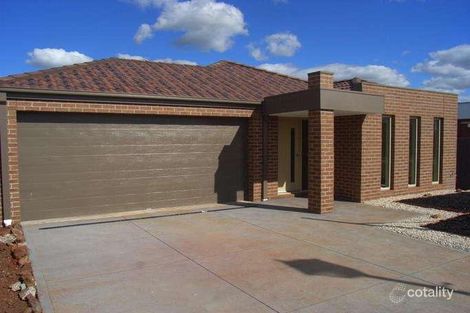 Property photo of 4 Strutt Place Caroline Springs VIC 3023