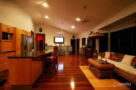 Property photo of 17 Macona Crescent Cannonvale QLD 4802