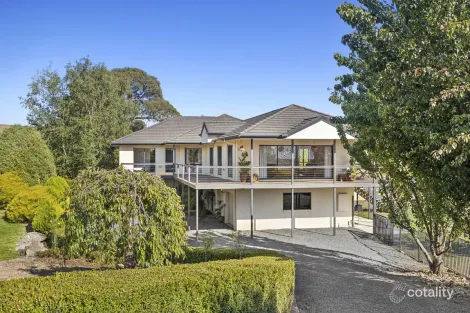 Property photo of 3 Collis Court Gisborne VIC 3437