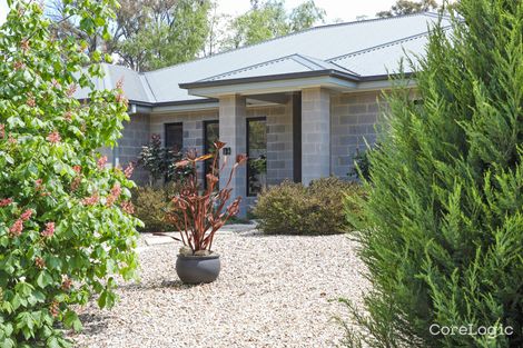 Property photo of 14 Roxanne Court Woodend VIC 3442