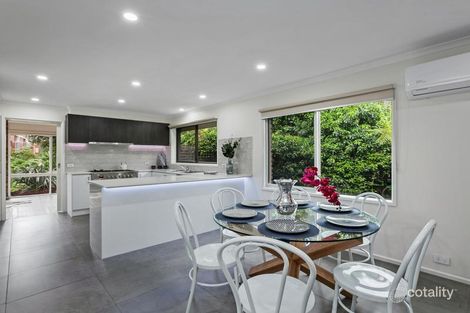 Property photo of 8 Peacock Close Mill Park VIC 3082