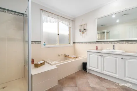 Property photo of 40 Grevillea Road Langwarrin VIC 3910