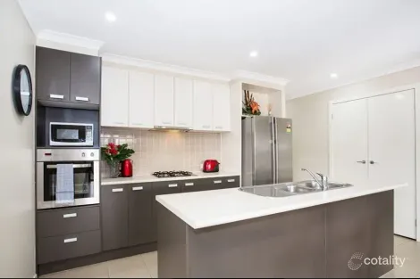 Property photo of 12 Kingbird Avenue Tarneit VIC 3029