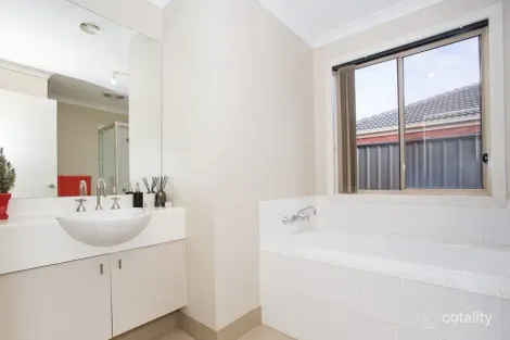 Property photo of 12 Kingbird Avenue Tarneit VIC 3029