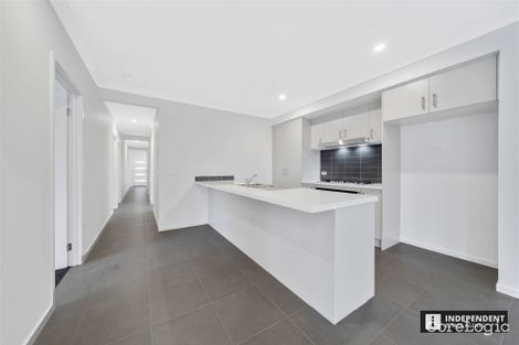 Property photo of 10 Merlot Way Clyde North VIC 3978