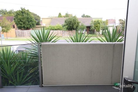Property photo of 1/8 St James Avenue Springvale VIC 3171