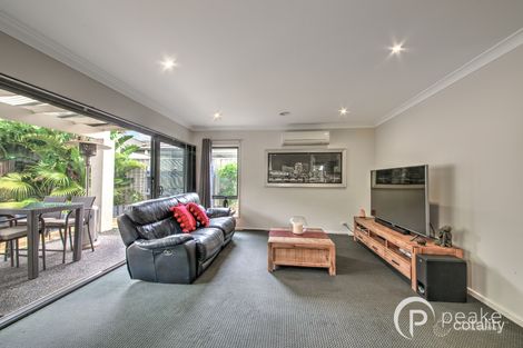 Property photo of 12 Lindeman Street Berwick VIC 3806