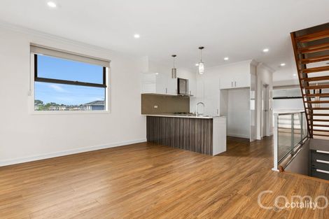 Property photo of 13/11 Riverside Drive South Morang VIC 3752