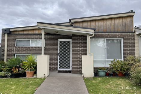 Property photo of 1 Renlik Circuit Cranbourne North VIC 3977