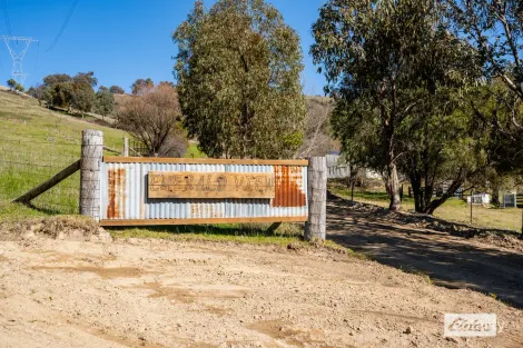 398 Egan Lane, Sandy Creek, VIC 3695