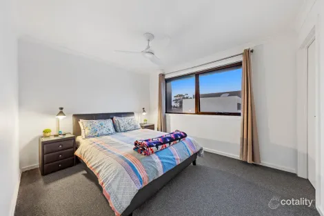 Property photo of 6 Slattery Place Pakenham VIC 3810