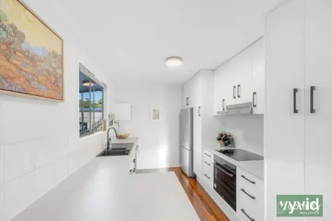 Property photo of 24 Bauhinia Kin Kora QLD 4680