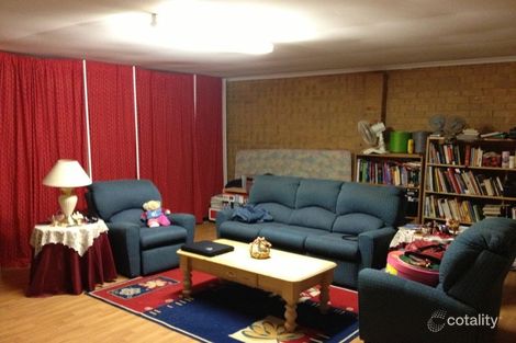 Property photo of 18 Bluegum Way Hampton Park VIC 3976