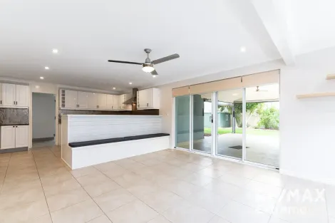 Property photo of 6 Prudhoe Mews Ridgewood WA 6030