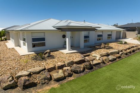 Property photo of 8 Thane Court Lloyd NSW 2650