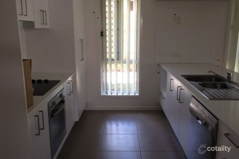 Property photo of 7 Yarrow Court Bundamba QLD 4304