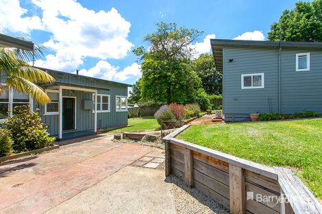 Property photo of 2 Balmoral Crescent Drouin VIC 3818