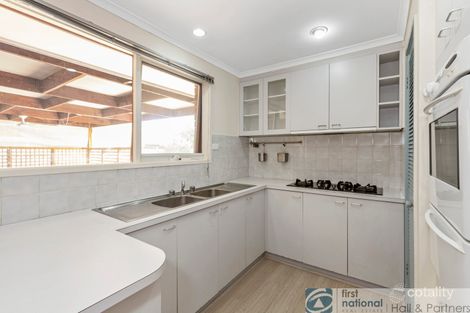 Property photo of 5 Dalry Close Endeavour Hills VIC 3802