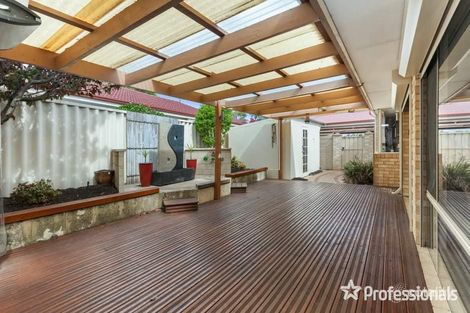 Property photo of 4 Royal Palm Drive Warnbro WA 6169