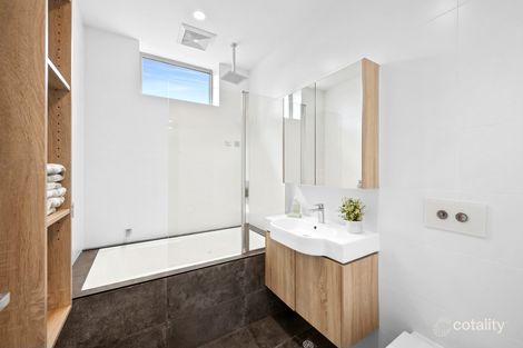 Property photo of 2/17 Halstead Place Geelong West VIC 3218