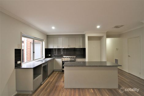 Property photo of 5 Viewside Crescent Craigieburn VIC 3064