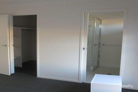 Property photo of 1/32 Lakeside Drive Emerald QLD 4720