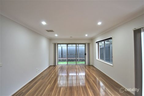 Property photo of 5 Viewside Crescent Craigieburn VIC 3064