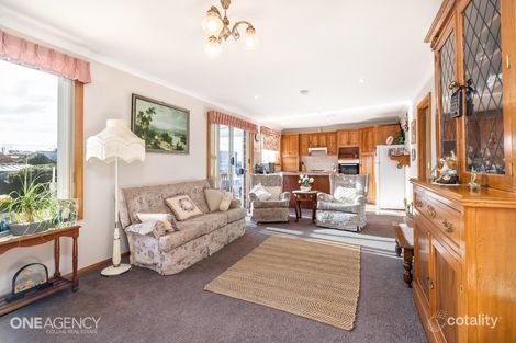 Property photo of 1/1 Kuranda Close Devonport TAS 7310