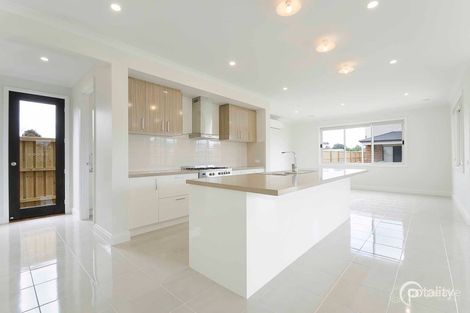 Property photo of 16 Monica Way Beaconsfield VIC 3807