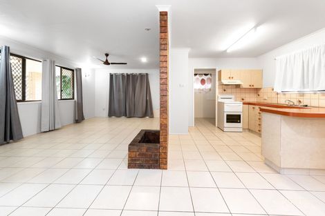 Property photo of 6 Durham Court Beaconsfield QLD 4740