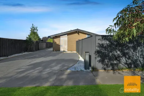 52 Bennett St, Melton South, VIC 3338