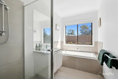 Property photo of 12 Cardamon Street Armstrong Creek VIC 3217