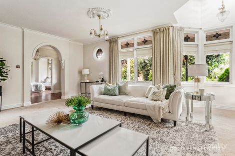 Property photo of 10 Kinsale Crescent Balwyn VIC 3103
