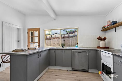 Property photo of 15 Johnson Place Surf Beach NSW 2536