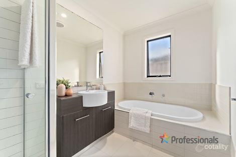 Property photo of 31 Belleville Close Burnside Heights VIC 3023