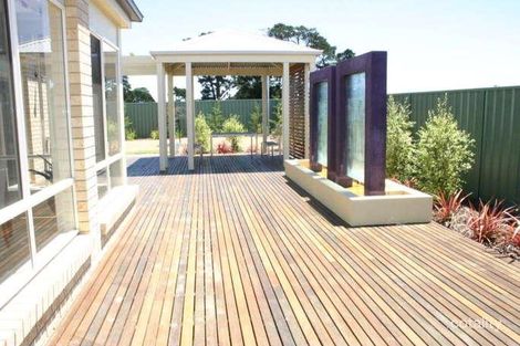 Property photo of 82 Faversham Avenue Lake Gardens VIC 3355