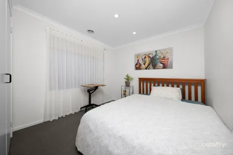 Property photo of 3 Lysterfield Walk Manor Lakes VIC 3024