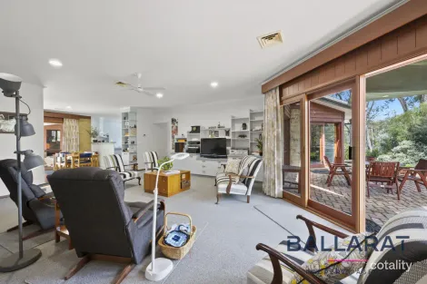 Property photo of 9 Timbertop Drive Mount Helen VIC 3350