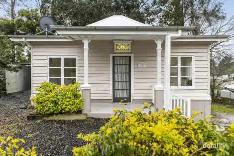 Property photo of 2 Charlotte Street Blackstone QLD 4304