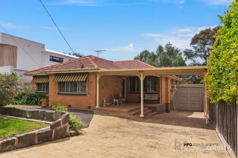 Property photo of 18 Strathnaver Avenue Strathmore VIC 3041