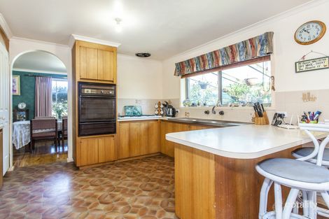 Property photo of 61 Zina Grove Mooroolbark VIC 3138